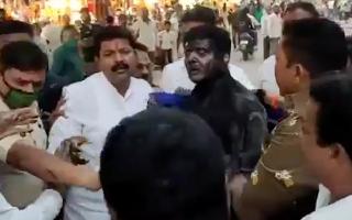 Shiv Sena workers hurl ink at BJP leader in Maharashtra's Solapur for..